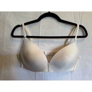 Victoria’s Secret No Wire Bra 38C White Molded Plunge 301420 Comfortable
